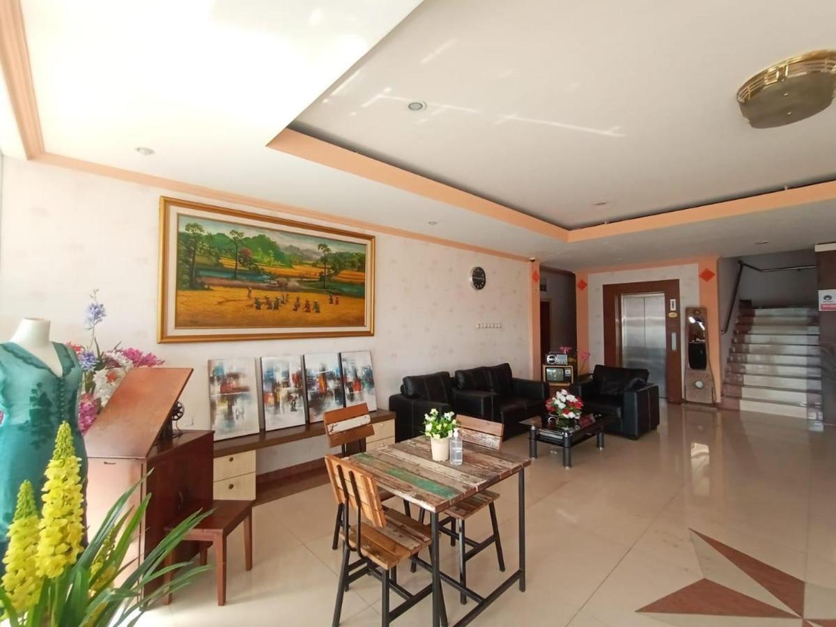 Oyo 90473 Gowin Hotel Kuta  Ngoại thất bức ảnh