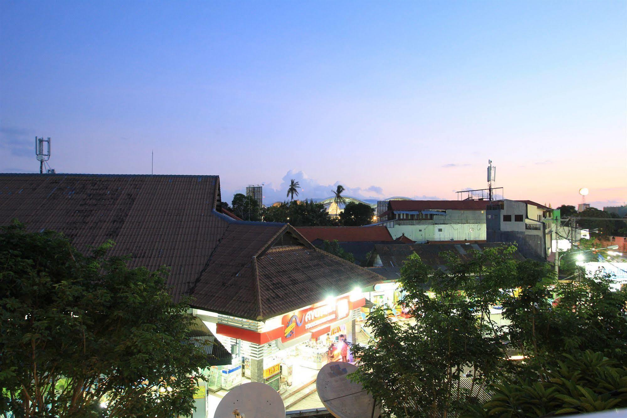 Oyo 90473 Gowin Hotel Kuta  Ngoại thất bức ảnh