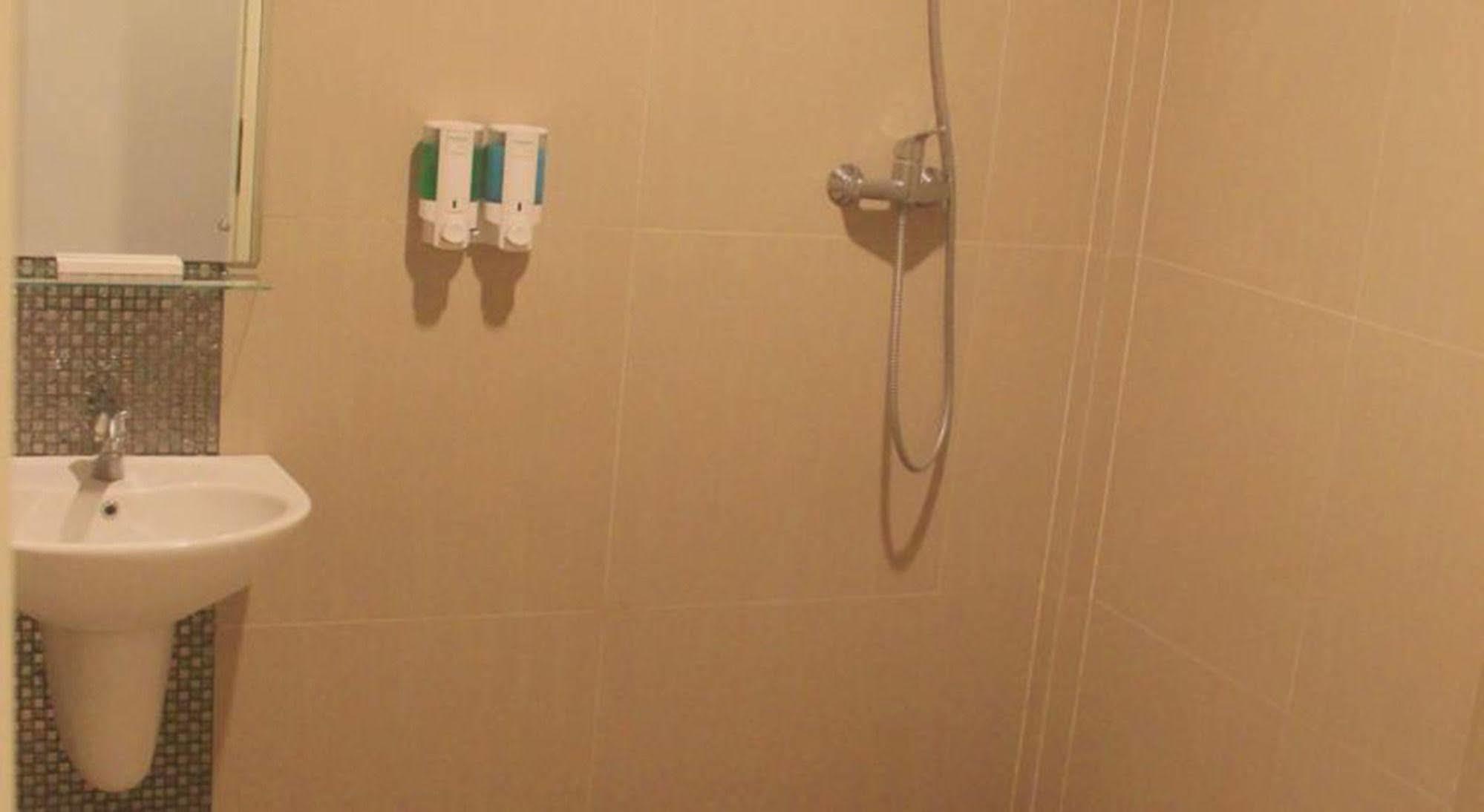 Oyo 90473 Gowin Hotel Kuta  Ngoại thất bức ảnh