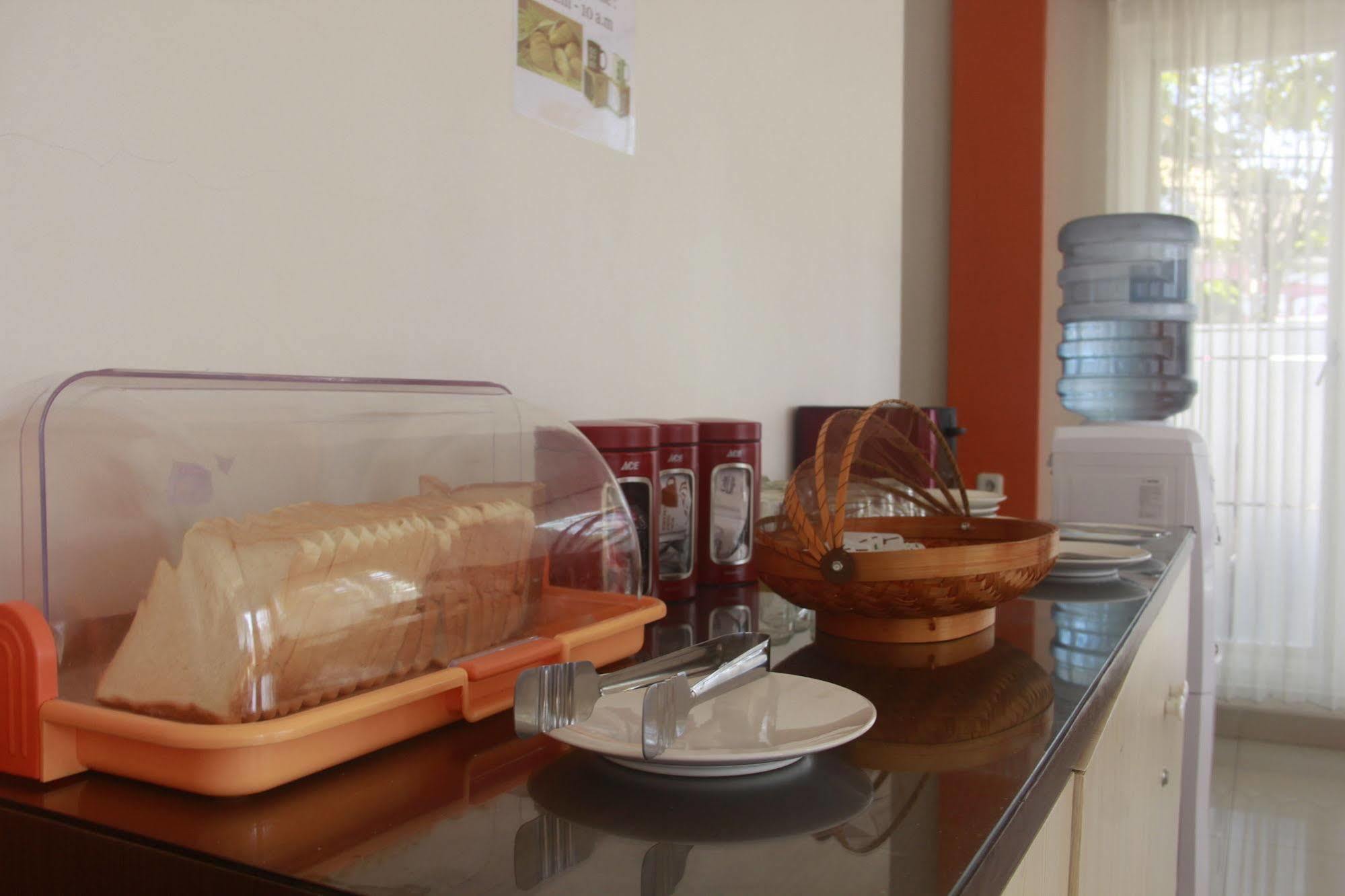 Oyo 90473 Gowin Hotel Kuta  Ngoại thất bức ảnh
