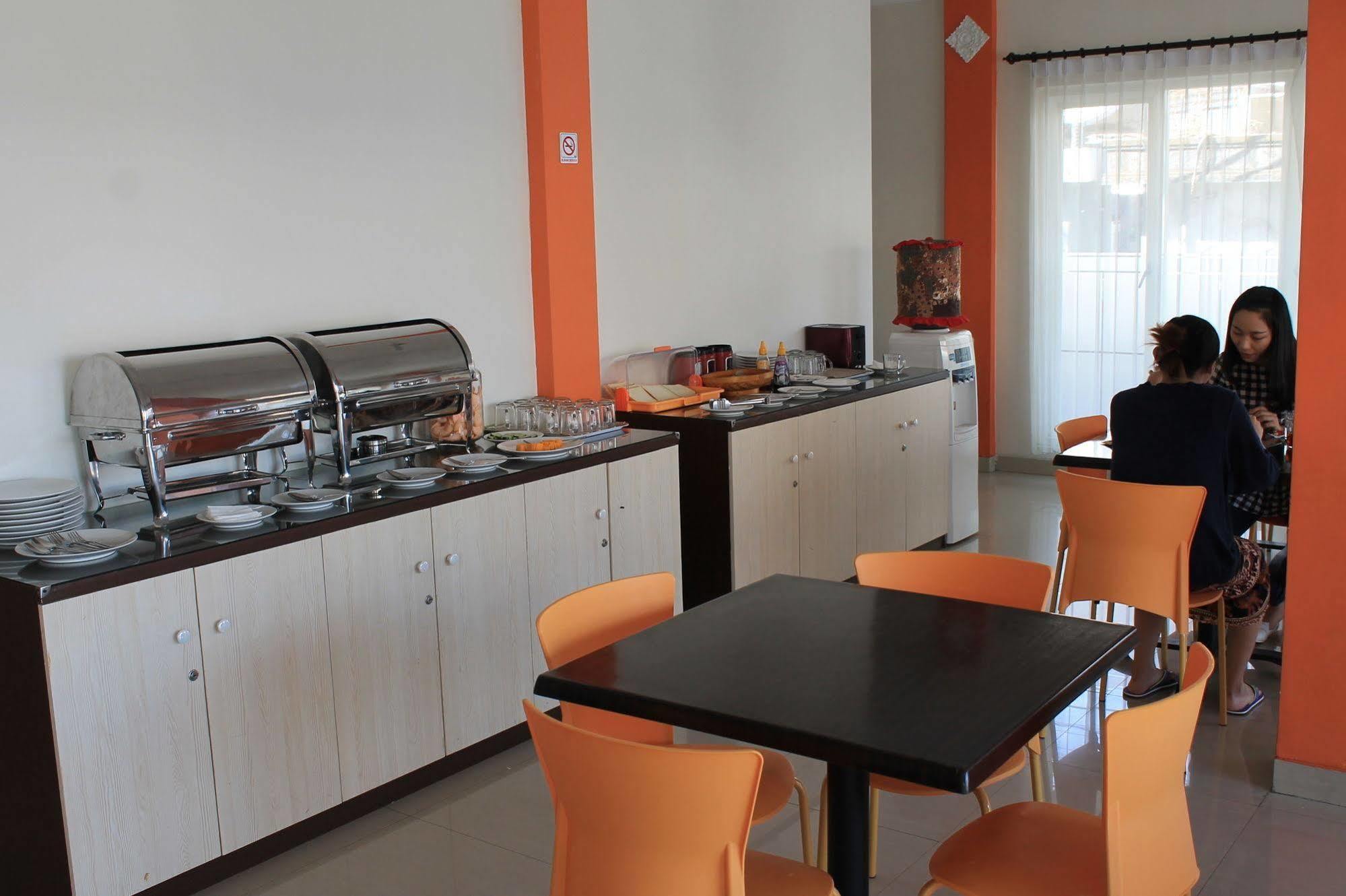 Oyo 90473 Gowin Hotel Kuta  Ngoại thất bức ảnh
