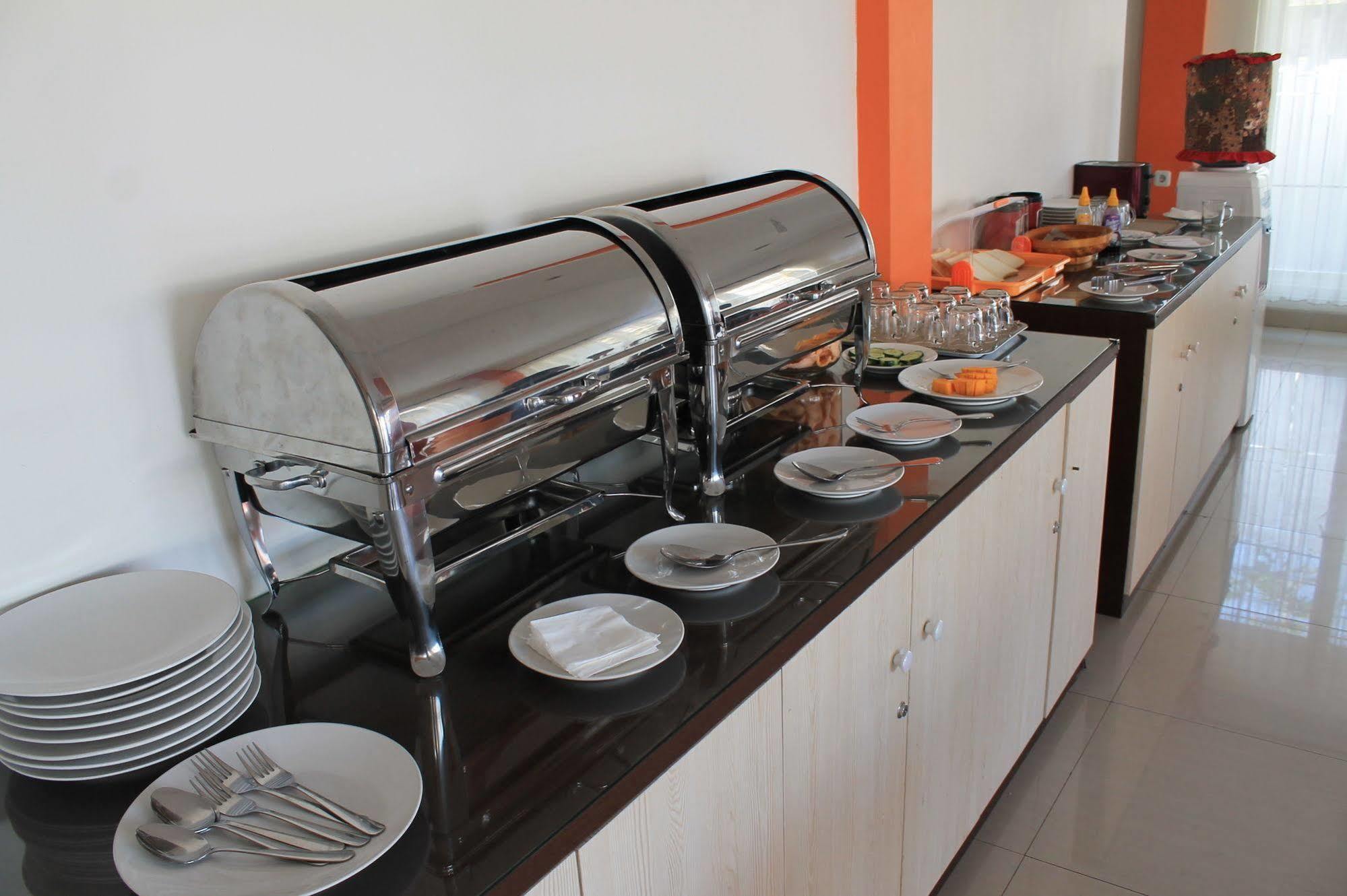 Oyo 90473 Gowin Hotel Kuta  Ngoại thất bức ảnh